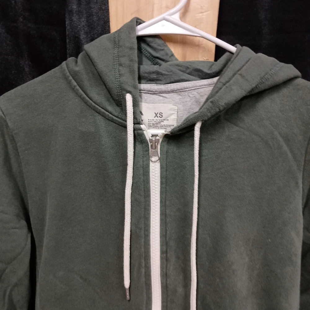 Cozy Green Zip-Up Hoodie - Picture 4 of 8
